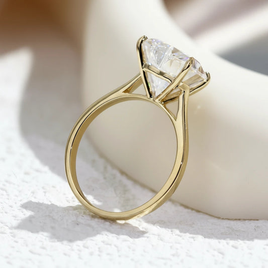Anillo de moissanita en forma de corazón: resplandor de amor y elegancia eterna