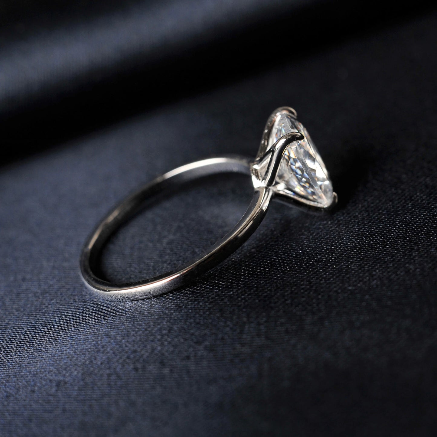 Éclat Éternel – Bague Ovale en Argent Sterling 925 & Zircone